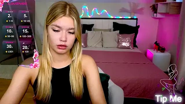 Check-out your craziest wishes with our pick of gaming cams models, featuring big knockers, round tails and tight twats.