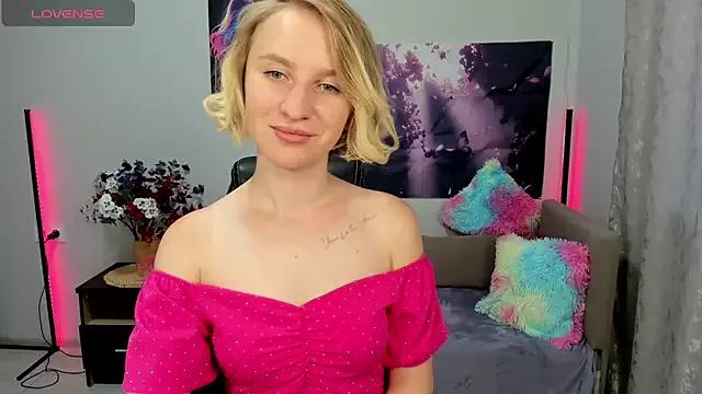 Check-out your craziest wishes with our pick of gaming cams models, featuring big knockers, round tails and tight twats.