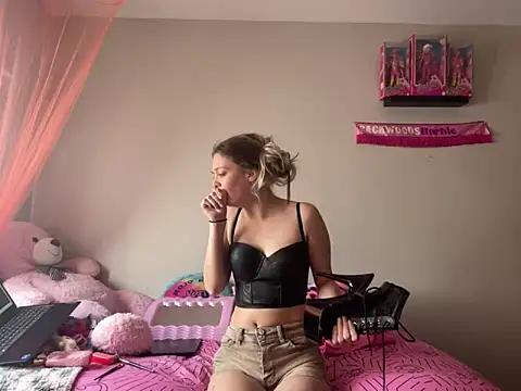 Check-out your craziest wishes with our pick of gaming cams models, featuring big knockers, round tails and tight twats.