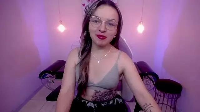 Bee_Blonde from StripChat is Freechat