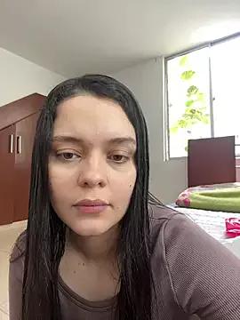 Bella-hadiid from StripChat