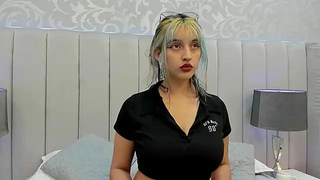 Check-out your craziest wishes with our pick of gaming cams models, featuring big knockers, round tails and tight twats.
