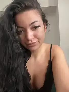 Bella_Diamond_ from StripChat is Freechat