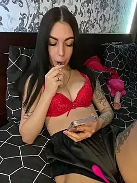 Bella_R0se from StripChat is Freechat