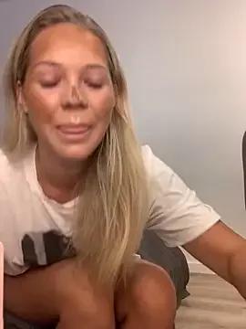Bellablows from StripChat is Freechat