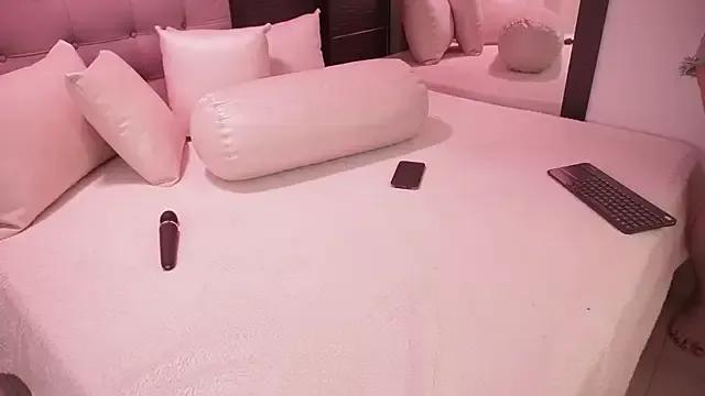 Check-out your craziest wishes with our pick of gaming cams models, featuring big knockers, round tails and tight twats.