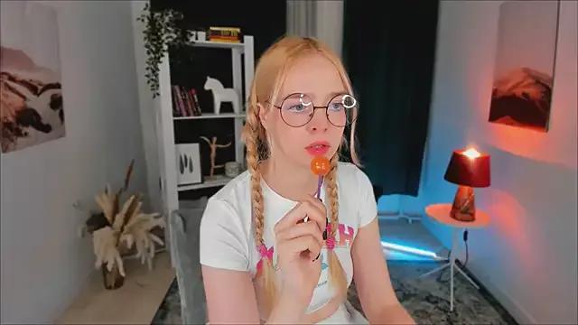 BellaMontgomery from StripChat is Freechat