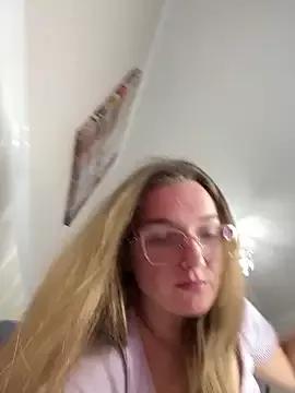 Bellatrisssaa from StripChat is Freechat