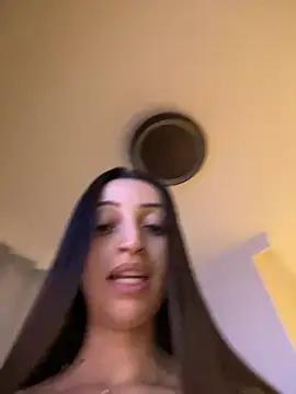 Photos of BelleLouise13 from StripChat is Freechat