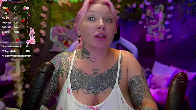 Check-out your craziest wishes with our pick of gaming cams models, featuring big knockers, round tails and tight twats.