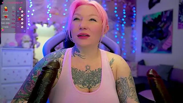 Check-out your craziest wishes with our pick of gaming cams models, featuring big knockers, round tails and tight twats.