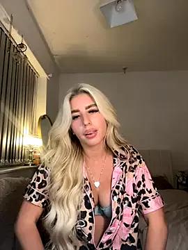 Check-out your craziest wishes with our pick of gaming cams models, featuring big knockers, round tails and tight twats.