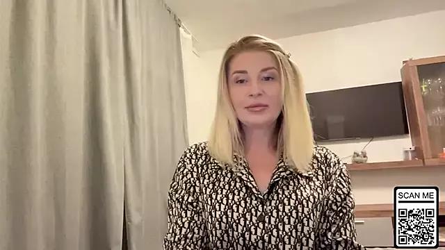 Blondie_xoxoxo from StripChat is Freechat
