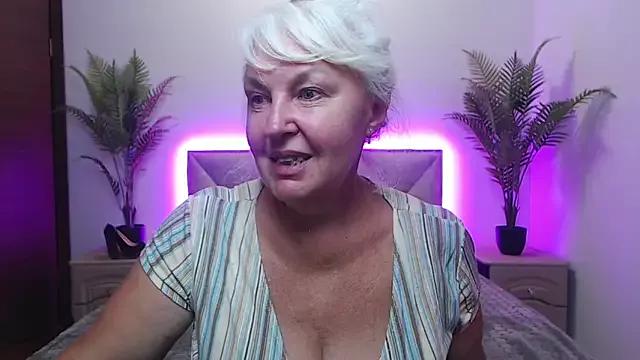 BlondyLeeBest from StripChat is Freechat