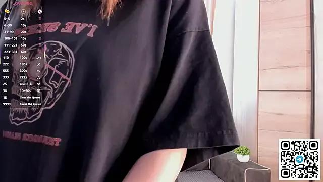 BlushinBloom from StripChat is Freechat