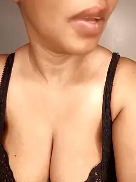 boobsnipplian from StripChat