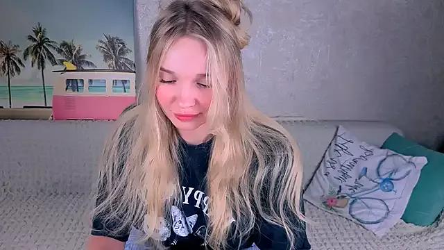 BoysLoveBlondee from StripChat is Freechat