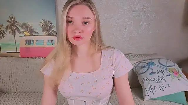 BoysLoveBlondee from StripChat is Freechat