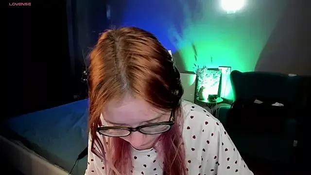 browneyess_ from StripChat is Freechat