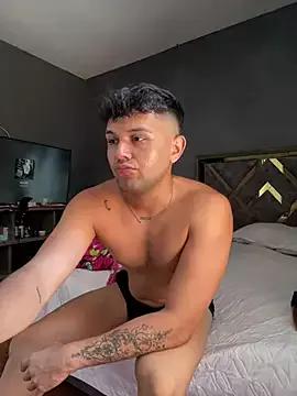 bruce__naughty from StripChat is Freechat