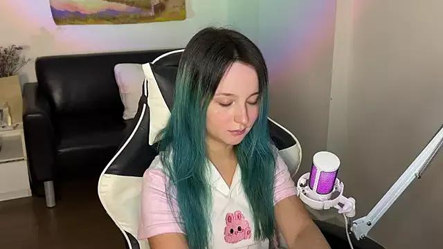 bumble_bee from StripChat