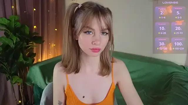 CaitlinCrystall from StripChat is Freechat