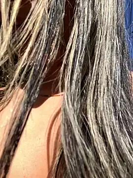 cami_leon from StripChat is Freechat