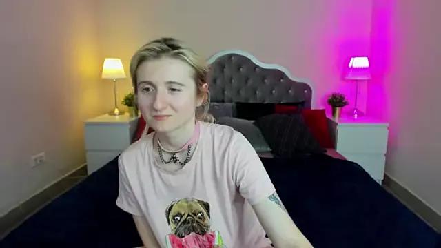 Check-out your craziest wishes with our pick of gaming cams models, featuring big knockers, round tails and tight twats.