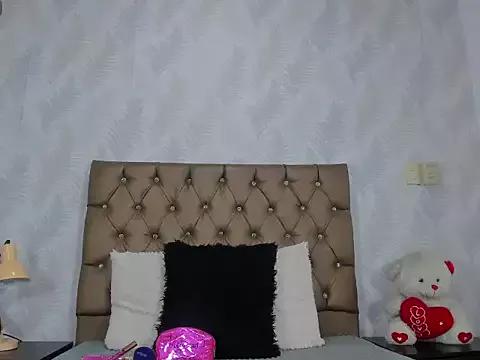 candi_bella from StripChat is Freechat