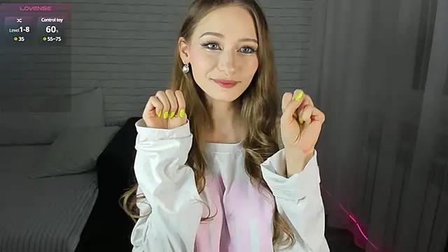 Check-out your craziest wishes with our pick of gaming cams models, featuring big knockers, round tails and tight twats.