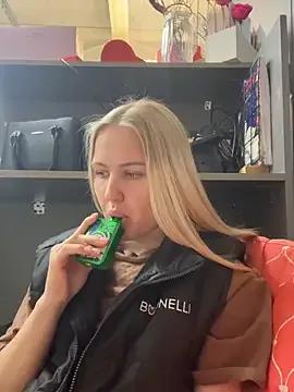 CandyVice from StripChat is Freechat