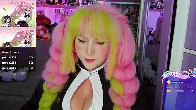 Check-out your craziest wishes with our pick of gaming cams models, featuring big knockers, round tails and tight twats.