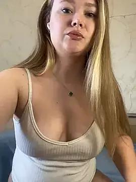 CaramelleLovely from StripChat is Freechat