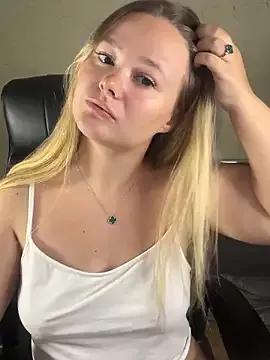 CaramelleSugar_ from StripChat is Freechat