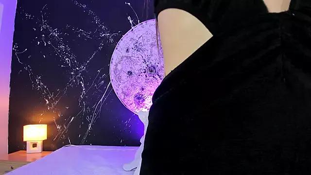 CarlySommers from StripChat is Freechat