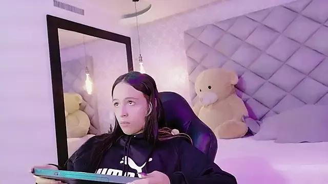 Check-out your craziest wishes with our pick of gaming cams models, featuring big knockers, round tails and tight twats.