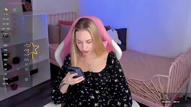 Check-out your craziest wishes with our pick of gaming cams models, featuring big knockers, round tails and tight twats.