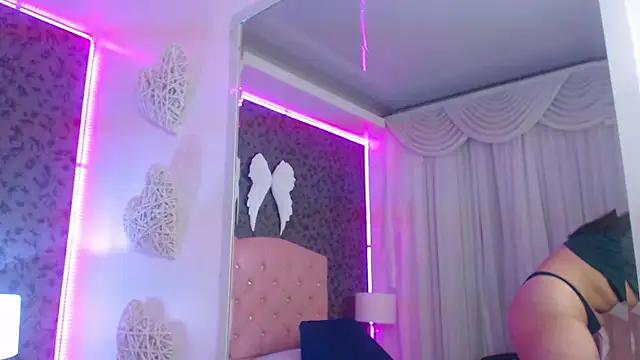 Carolina_Bennet from StripChat is Freechat
