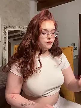 CarolinaBuzz from StripChat is Freechat