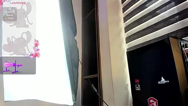 Caroline_Millerr from StripChat is Freechat