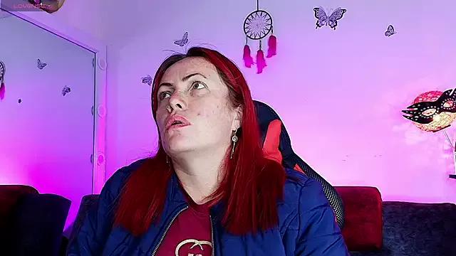 carolinhe_ from StripChat is Freechat