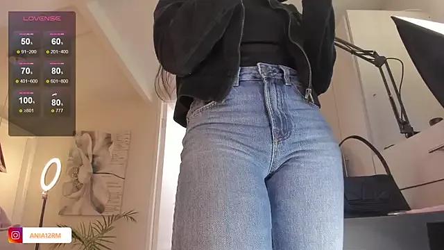 Check-out your craziest wishes with our pick of gaming cams models, featuring big knockers, round tails and tight twats.