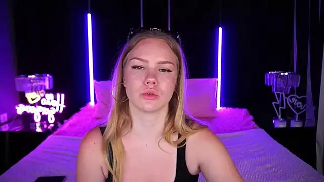 Check-out your craziest wishes with our pick of gaming cams models, featuring big knockers, round tails and tight twats.