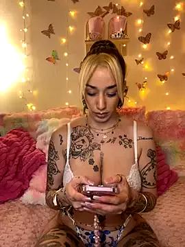 Check-out your craziest wishes with our pick of gaming cams models, featuring big knockers, round tails and tight twats.