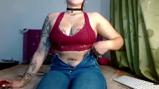 Check-out your craziest wishes with our pick of gaming cams models, featuring big knockers, round tails and tight twats.