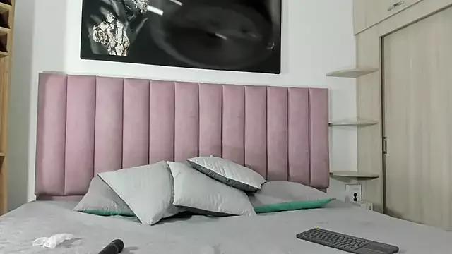 Check-out your craziest wishes with our pick of gaming cams models, featuring big knockers, round tails and tight twats.