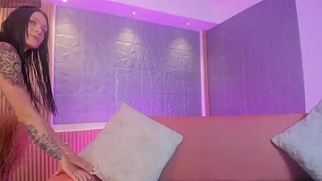 charlottewhitte from StripChat is Freechat