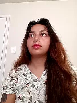 CharmingMaddie from StripChat is Freechat
