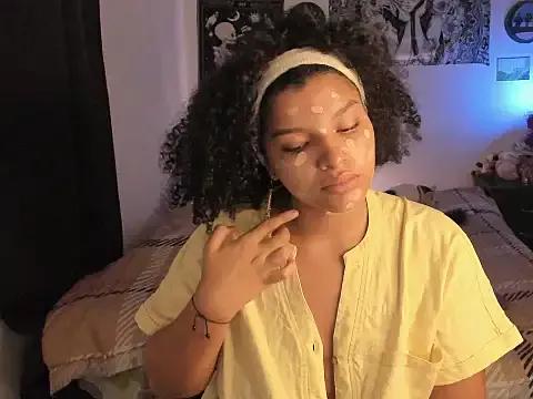 chloe_kisses from StripChat is Freechat