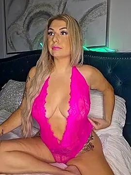 Check-out your craziest wishes with our pick of gaming cams models, featuring big knockers, round tails and tight twats.